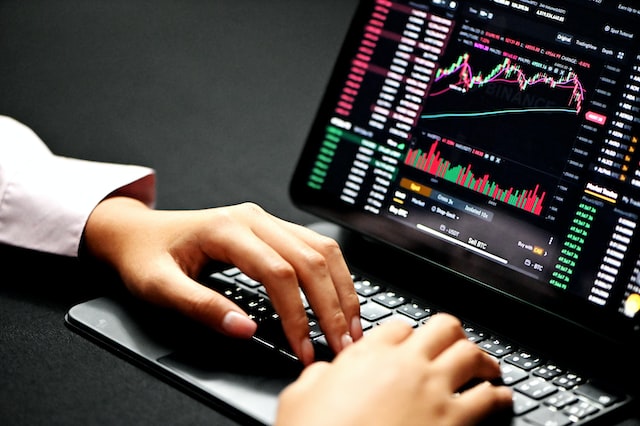How to create a profitable trading strategy ?